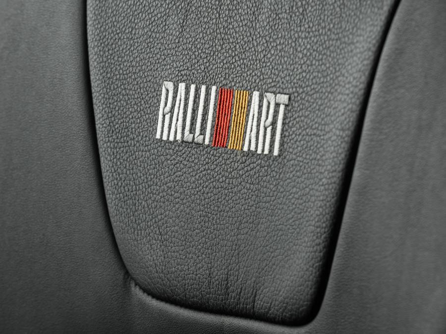  Mitsubishi ASX RalliArt 2014 года  (фото 14 из 21)